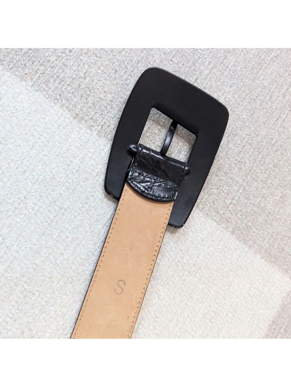 Vintage croc embossed leather belt w/ matte black irregular buckle - Size S